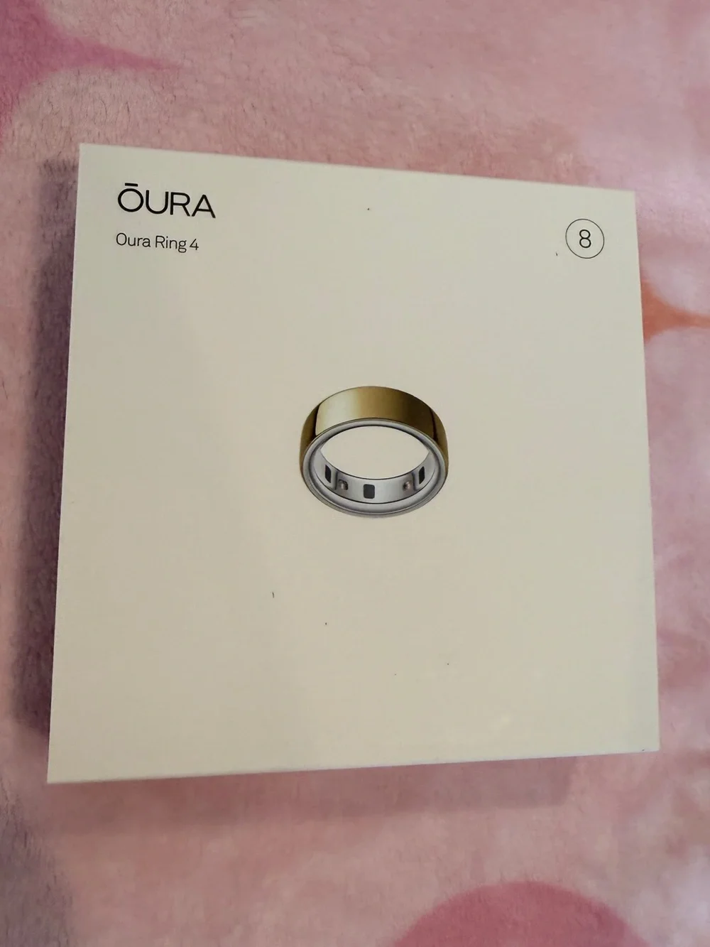 NIB Oura Ring 4  (Gold Finish) Smart Ring size 8 and Travel Charger